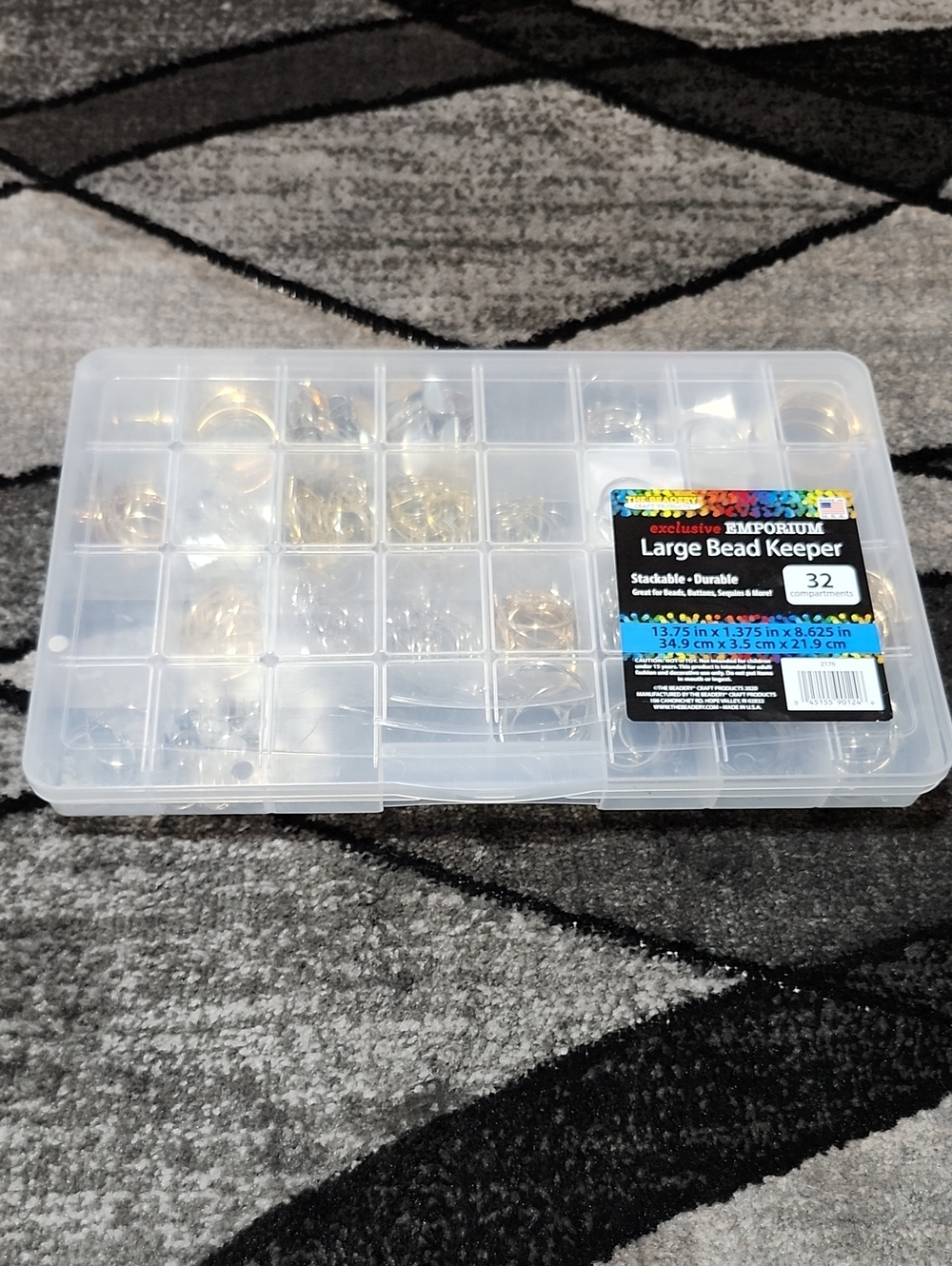 JEWELRY PLASTIC ORAGANIZER 32 COMPARTMENTS W/ ASSORTED METAL EARRINGS MAKING